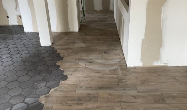 Pose de carrelage intérieur à Replonges